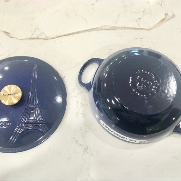 Le Creuset Eiffel Indigo 2.25qt - Picture 4 of 6